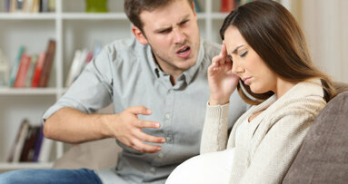 Nghiên cứu cho thấy nạn nhân mang thai bị bạn tình bạo hành có sức khỏe răng miệng kém hơn
