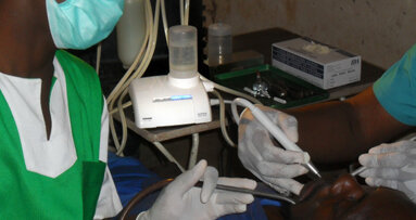 Dental-Aid International utiliza el Piezon miniMaster para un proyecto humanitario en Burkina Faso