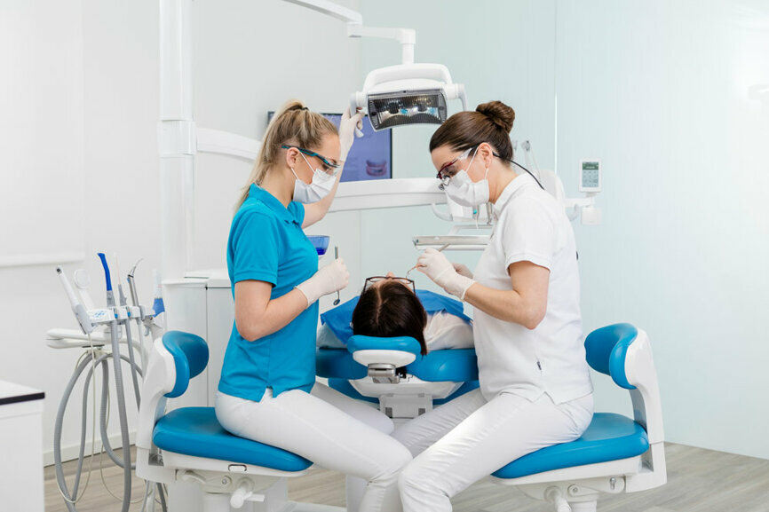 The Zahngesundheit Frechen dental clinic relies entirely on Planmeca technology in its new treatment rooms. (Image: Tatiana Kurda)