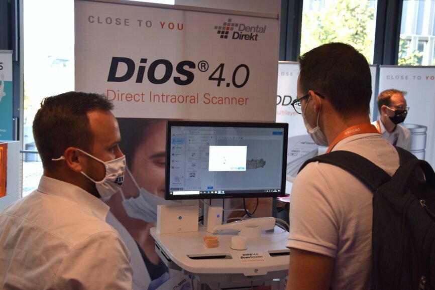 A product demonstration of the DiOS 4.0 intraoral scanner at the Dental Direkt booth. (Image: Dental Tribune International)
