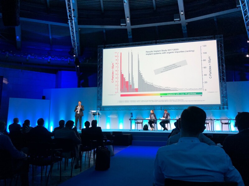 Dr Dirk Duddeck, CleanImplant Foundation’s Head of Research, shared the results of his recent study on factory-contaminated implant surfaces with hundreds of dental professionals at the Digital Dentistry Society Global Conference on November 6, 2021 in Italy