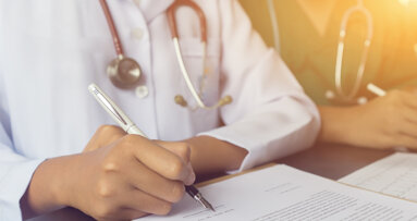 Medizinern wird obligatorische Haftpflichtversicherung empfohlen