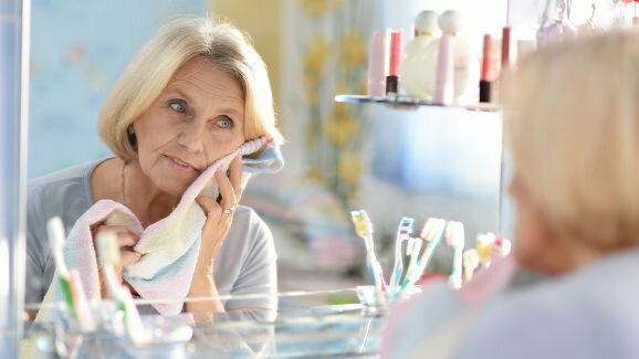 Estudo avalia impacto da menopausa em doença periodontal e perda de dente