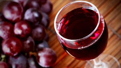 Vinho tinto pode diminuir o crescimento bacteriano bucal
