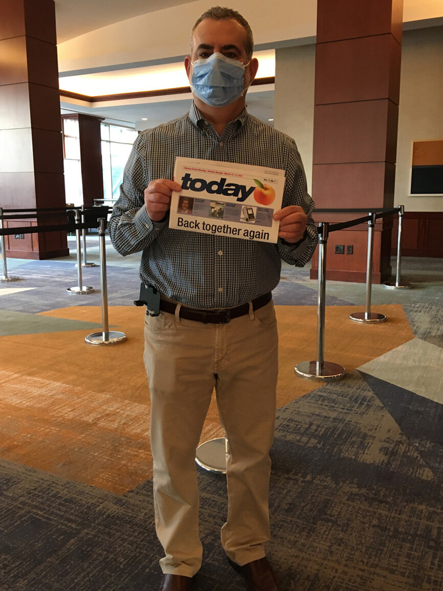 Eric Seid of Dental Tribune America holds a copy of the ‘today’ show daily, which is printed on-site during the meeting.