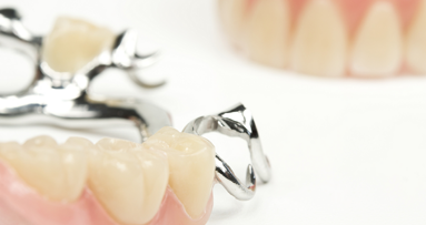 義歯で高齢者のADL保持を　　　　　　　　　　　　　　　　　－求められる医科歯科連携－