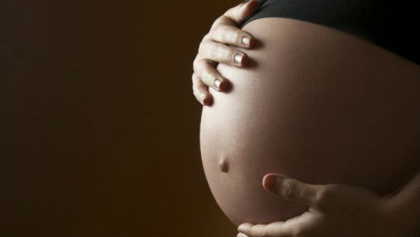 La somministrazione di vitamina D in gravidanza può attenuare il rischio di carie infantile
