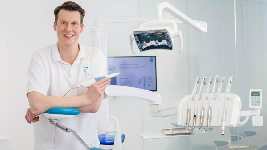 Maximilian von Kleinsorgen is co-owner of the dental clinic Zahngesundheit Frechen in Germany. (Image: Tatiana Kurda)