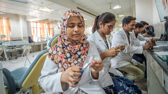 Reforma odontológica indiana para tornar obrigatório o teste de pós-graduação