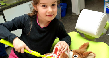Dítě v ordinaci dentální hygienistky