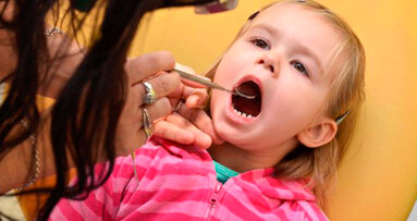 Le visite dal dentista sono fondamentali nella prevenzione delle carie infantili