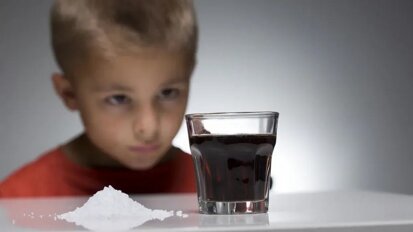 Daň z cukru pravděpodobně snížila počet extrakcí zubů u dětí ve Velké Británii – studie