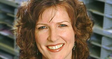 NYUCD’s Dr. Maureen McAndrew receives ADA Golden Apple Award