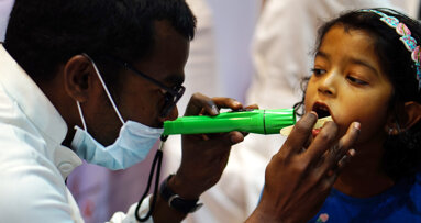 Melhorando a saúde bucal na Índia usando vans odontológicas móveis
