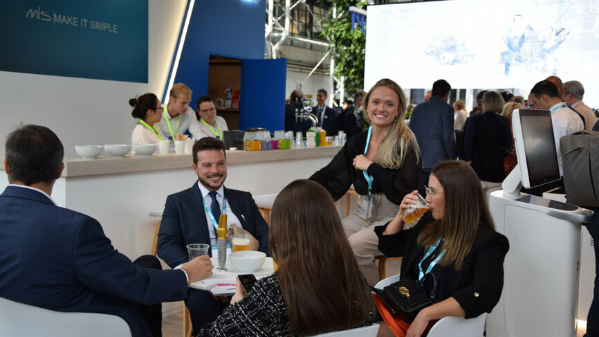 Attendees were offered cold refreshments at the MIS Implants Technologies booth (#E.04).