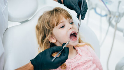 Cariile dentare sunt motivul principal pentru internarea în spitale în Marea Britanie