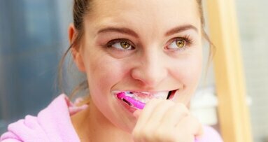 Pasta de dente que identifica placa pode reduzir o risco de doença cardíaca e derrame cerebral