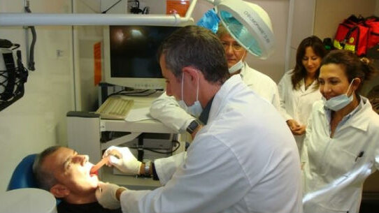 Le dentiste libere professioniste sono più esposte ai rischi professionali delle dipendenti dello studio?