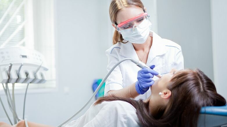 Inspectie gooit drie tandartspraktijken op slot