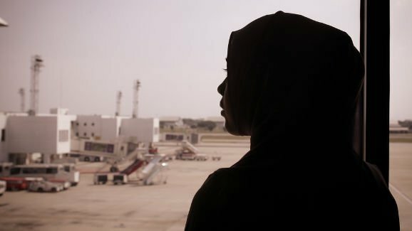 Mulher muçulmana é despedida alegadamente por usar hijab no local de trabalho