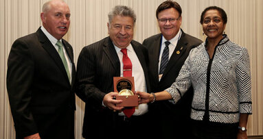 Kess receives Lifetime Leadership Award from New York State Dental Foundation