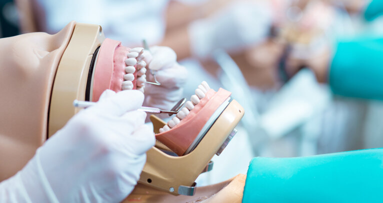 Dental Students Embrace New Learning Technology