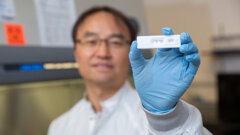 Cercetătorii dezvoltă un test care poate diagnostica gingivita acasa