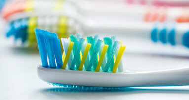 Welche Zahnbürstenfarbe liegt im Trend?