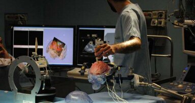 Est-ce plus rapide et plus sûr d'utiliser des robots en chirurgie cérébrale ?