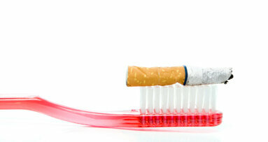 Dans la bouche, fumer détruit les bactéries saines