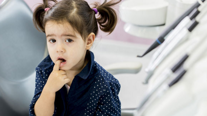 Osem od desetih britanskih staršev z otrokom ne obišče zobozdravnika pravočasno