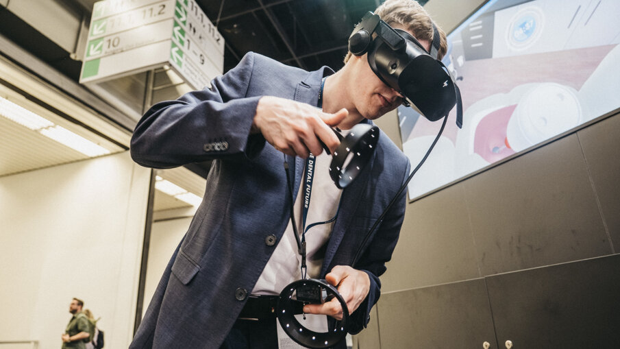 La réalité virtuelle sera de plus en plus présente dans les applications dentaires à l'avenir. (Photo : Robert Strehler)