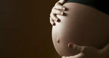 La somministrazione di vitamina D in gravidanza può attenuare il rischio di carie infantile