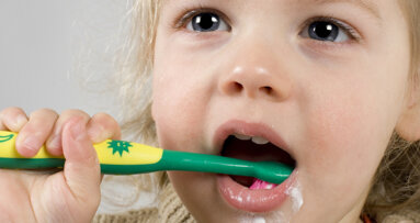Odkryto nową bakterię odpowiedzialną za próchnicę zębów dzieci