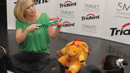 TV personality Jennie Garth teaches kids about oral health