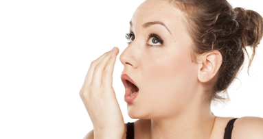 Mundgeruch: Hilft ein Glas Wasser bei schlechtem Atem?