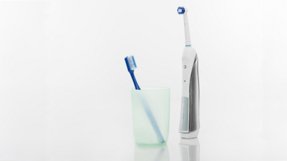 Electric toothbrushes outperform manual toothbrushes in long-term study