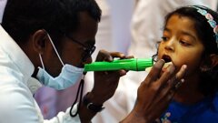 Migliorare la salute orale in India con i furgoni dentali mobili
