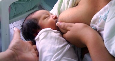 La lactancia materna fomenta la salud oral del bebé
