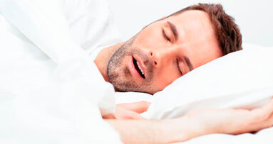 Respirare con la bocca durante il sonno aumenta il rischio di carie