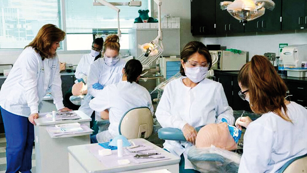 Нова професия в България – асистент на зъболекаря