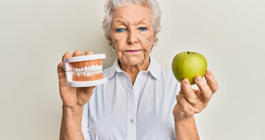 Selon une nouvelle étude, les porteurs de prothèses dentaires seraient plus exposés à des carences nutritionnelles