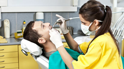 Kako izbijeliti zube ispod ortodontskih bravica?