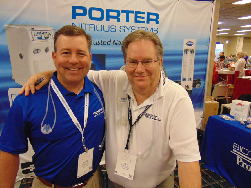 William ‘Bo’ Sutch, left, and Tracy Thompson of Porter Instrument & Royal Dental Group. (Photo by Fred Michmershuizen/Dental Tribune America)