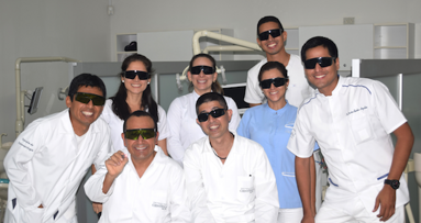 Cursos de láser odontológico en una universidad peruana