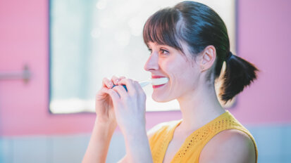 Introducing Y-Brush, the 10-second auto-cleaning electric toothbrush