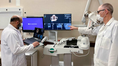 歯科インプラントにおけるロボット支援「Yomi」は歯学部の学生に教育の機会を提供する