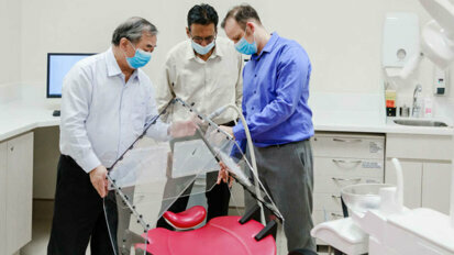 研究者たちが歯科現場で新型コロナウイルスの拡散を防ぐテントを開発