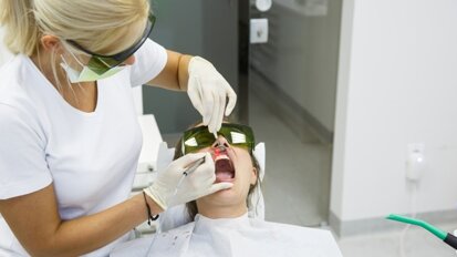 El láser y el turismo dental impulsan el crecimiento de la industria odontológica