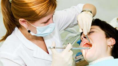 Nova visão geral avalia o papel dos técnicos em higiene dental na administração de anestesia local